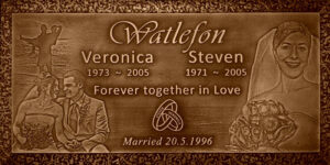 Bronze plaque with rock edge finish &ndash; custom memorial plaque featuring natural-style border and full-color photo insert